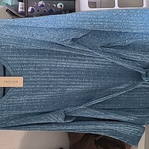 NWT Ekouaer maternity Shirt